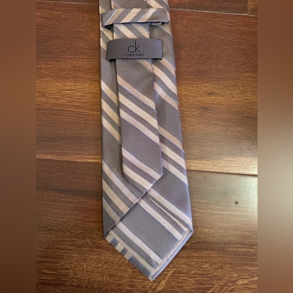 🌿SALE🌿CALVIN KLEIN 100% Silk Gray Repp Tie - Picture 4 of 9